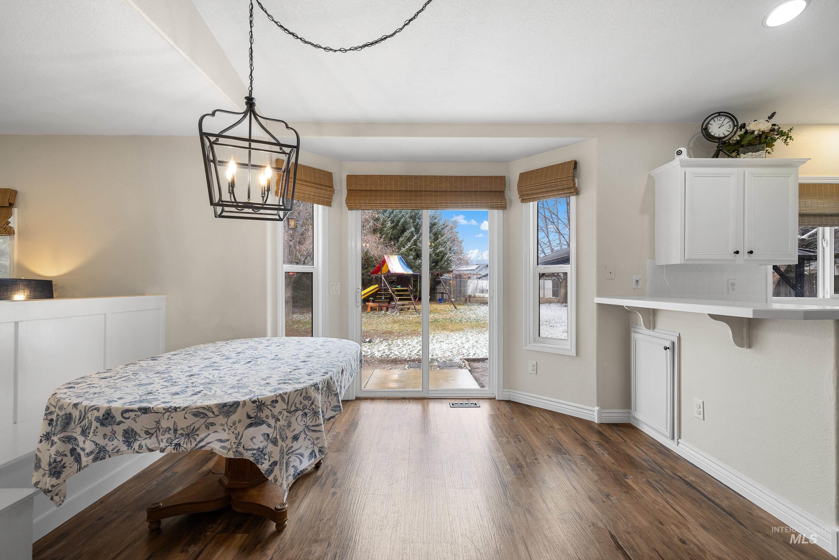 2600 W Creekstone