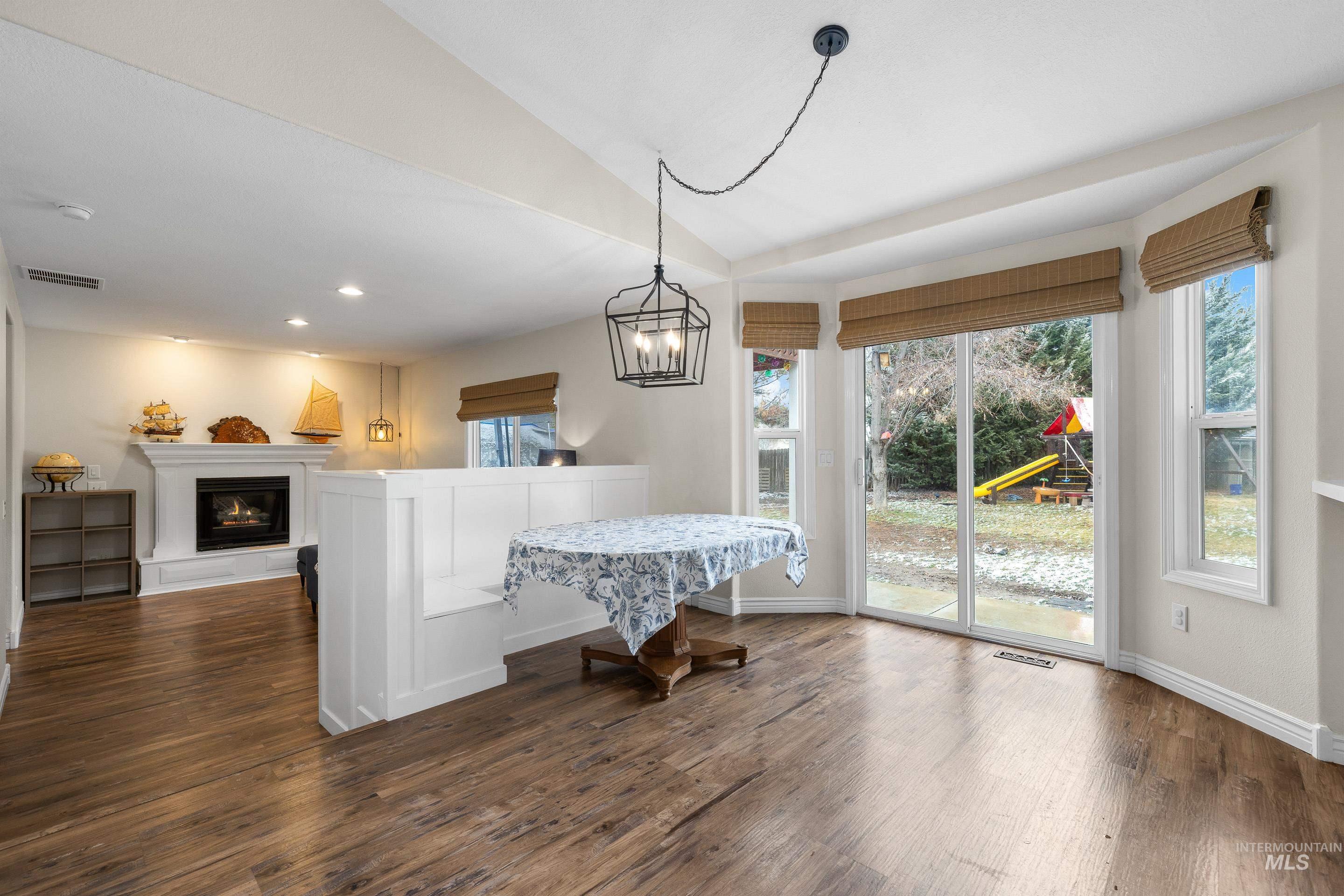 2600 W Creekstone