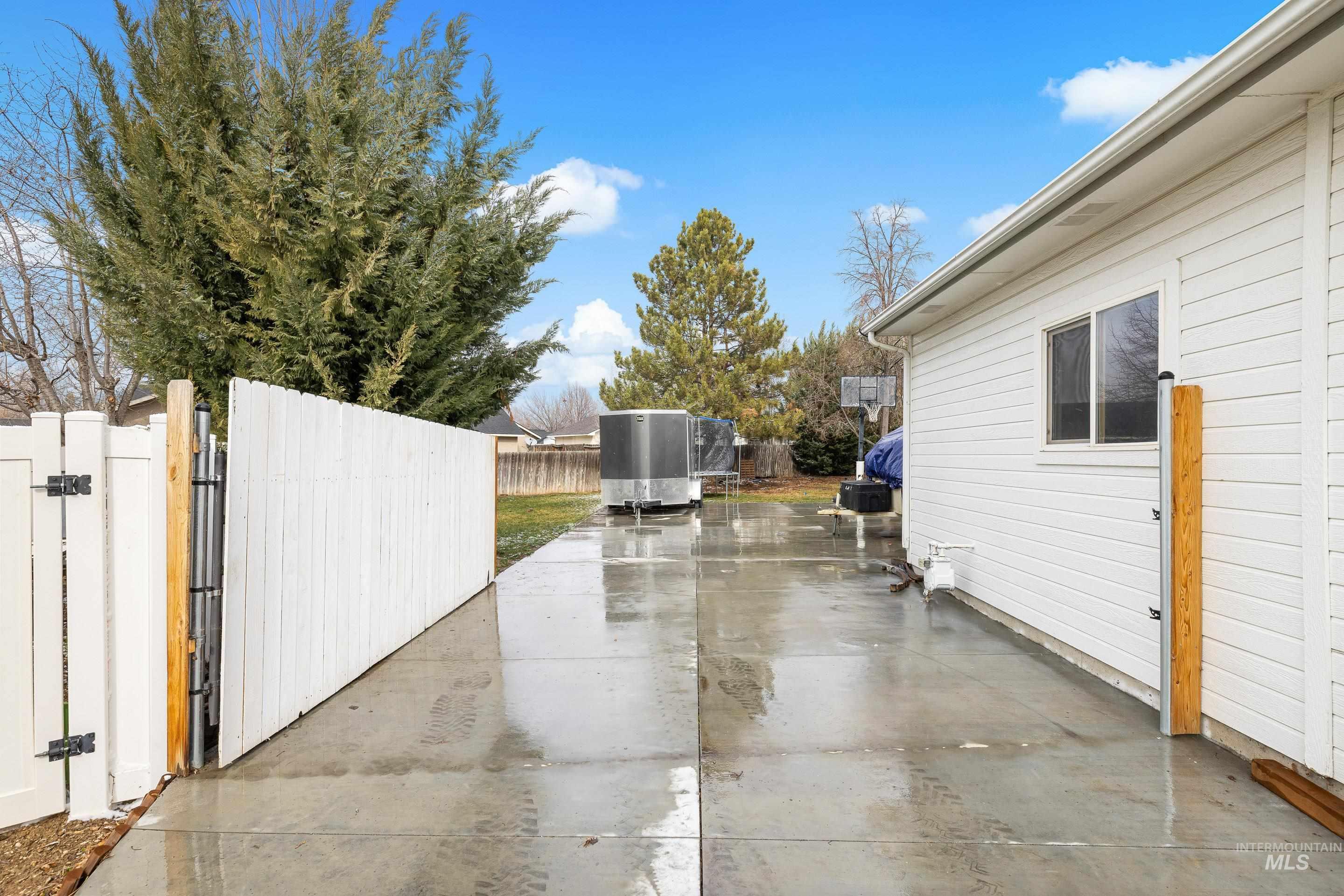 2600 W Creekstone