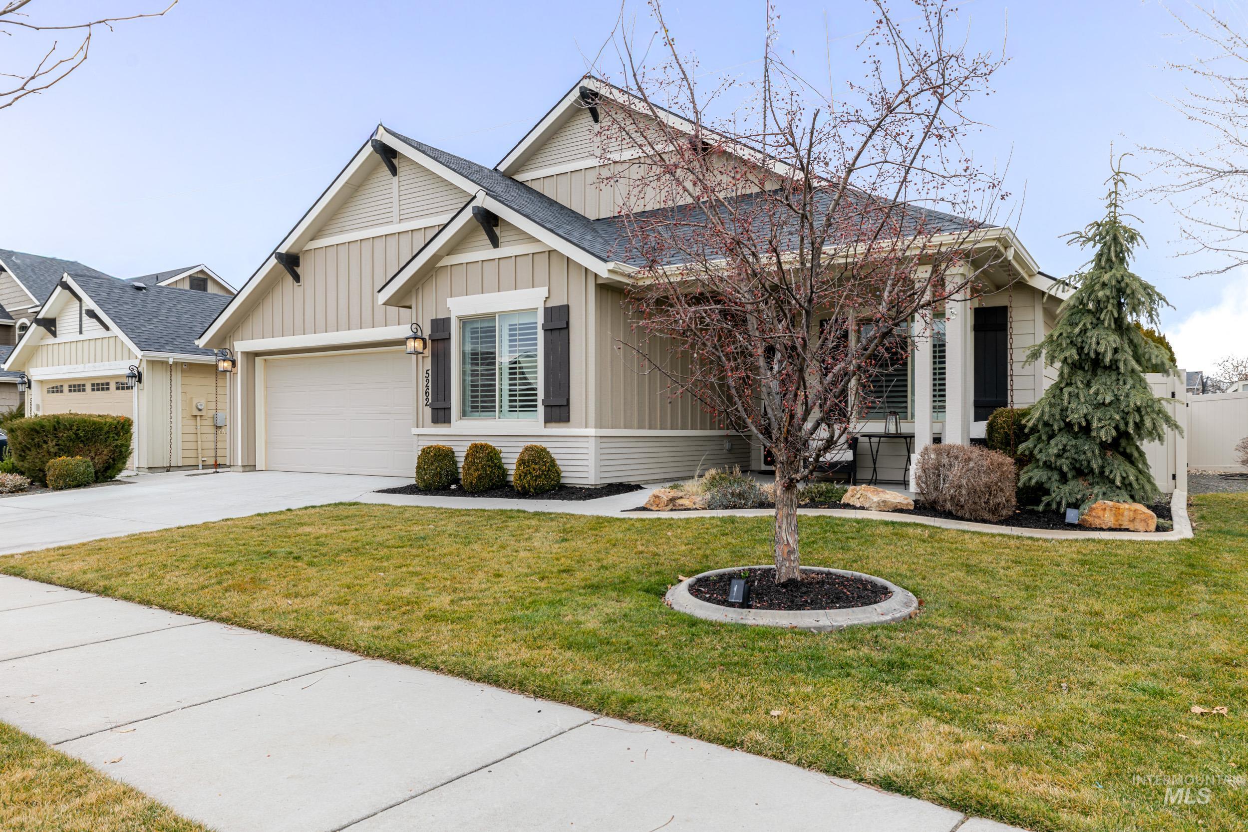 5262 W Los Flores