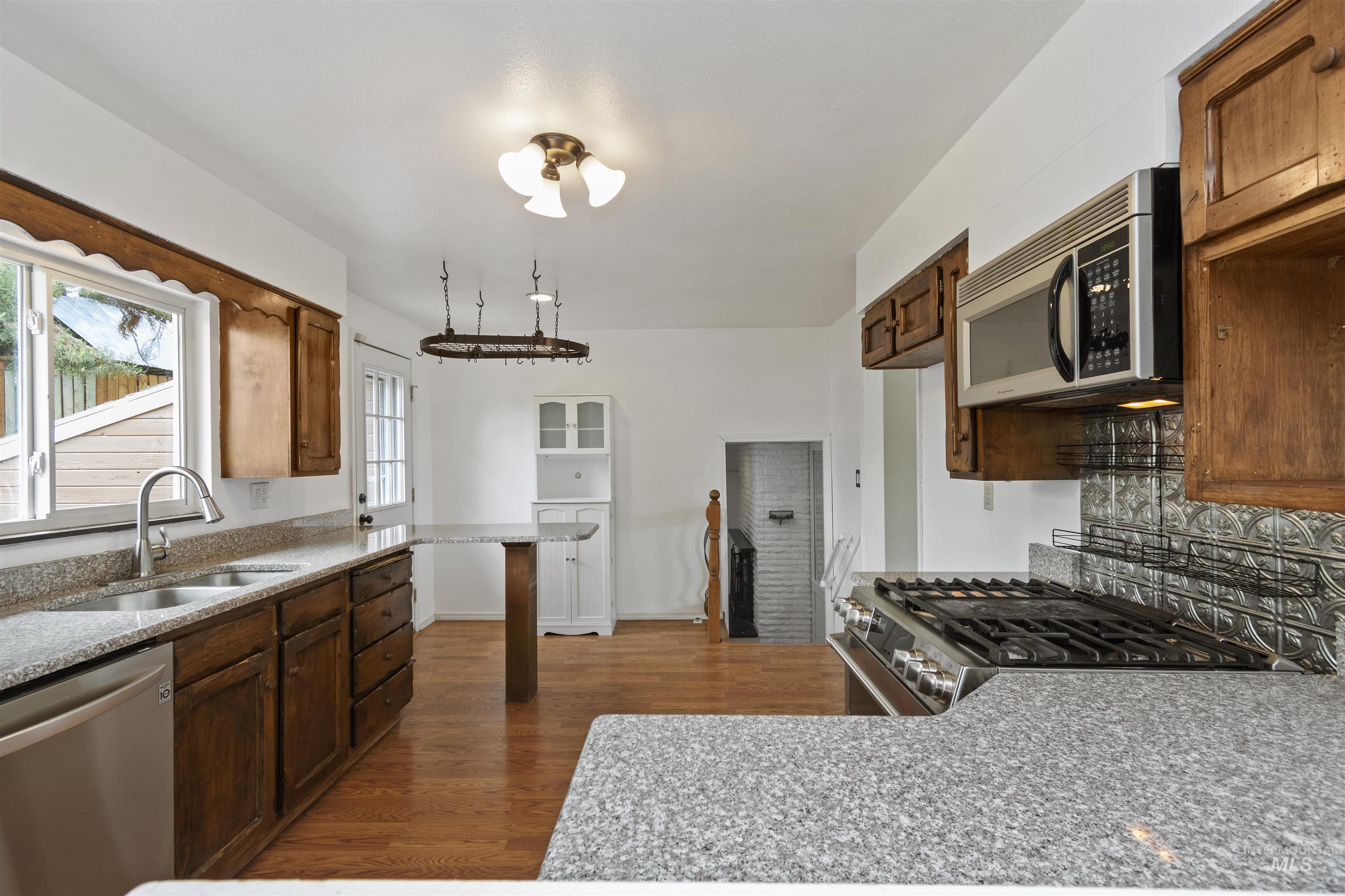 7107 W Amity Rd