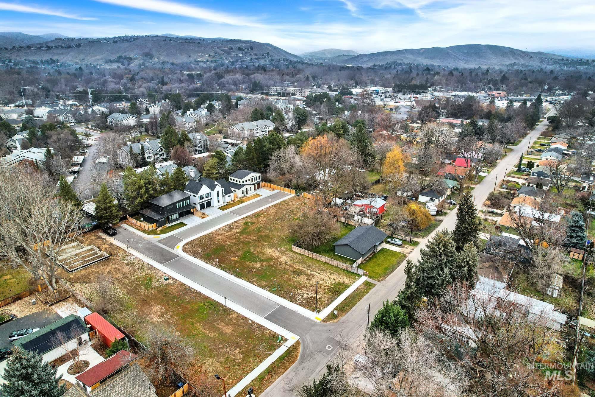 3002 N Water Run Ln