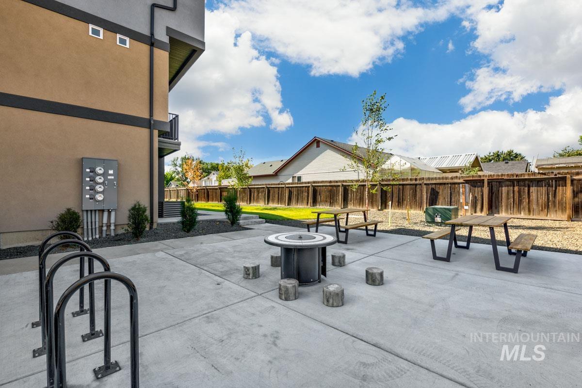2281-2299 N Shaelyn