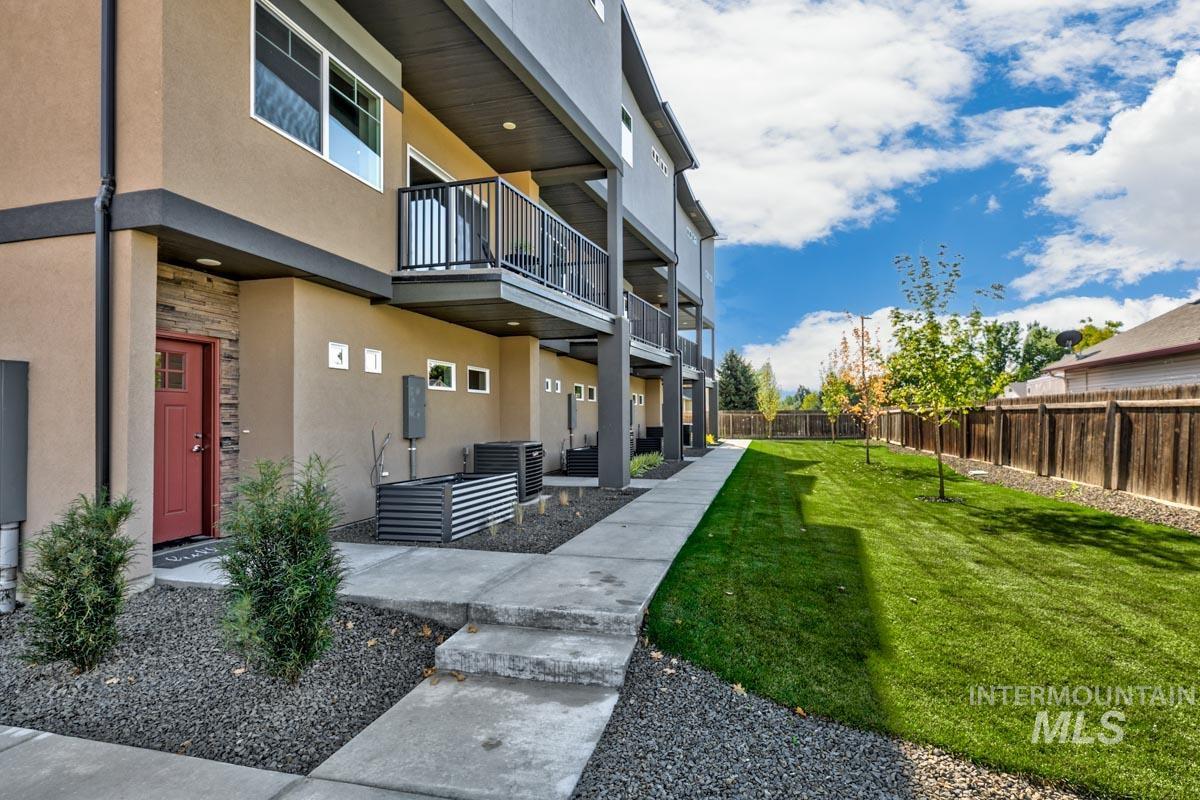 2281-2299 N Shaelyn