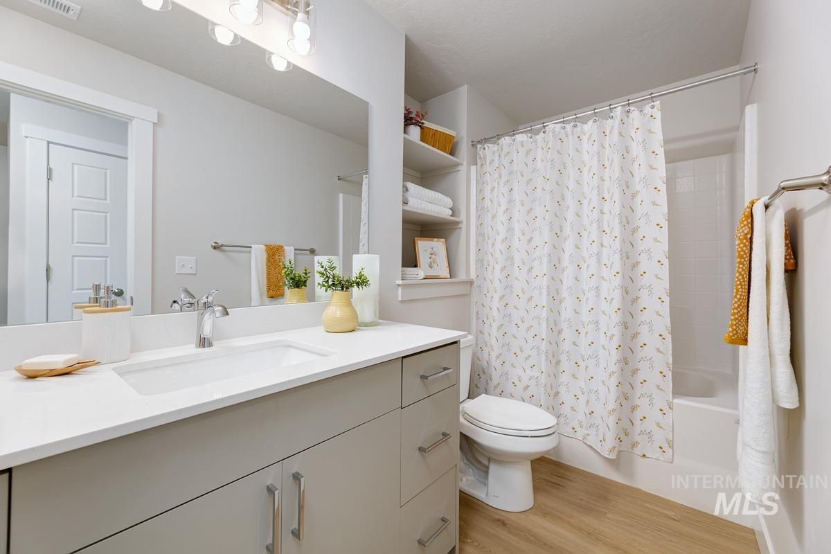 2281-2299 N Shaelyn