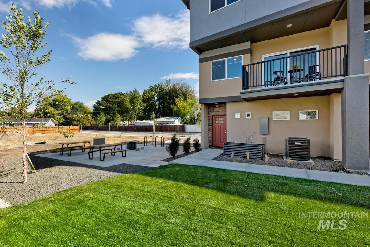 2281-2299 N Shaelyn