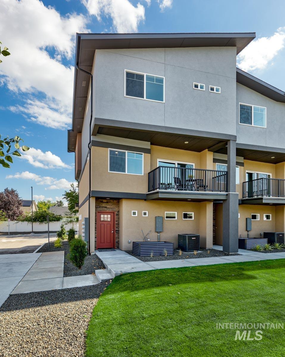 2281-2299 N Shaelyn