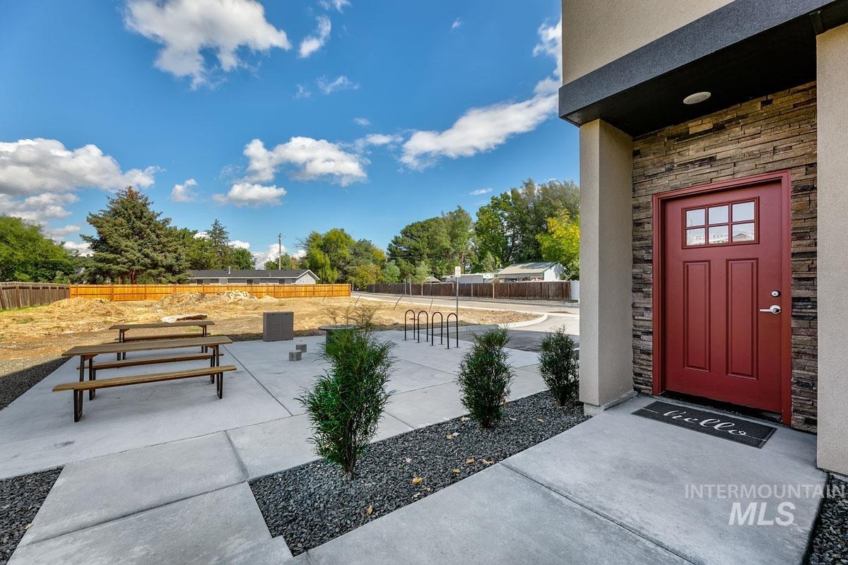 2281-2299 N Shaelyn