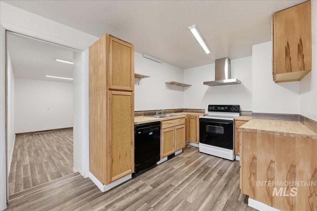 4151 N Patton