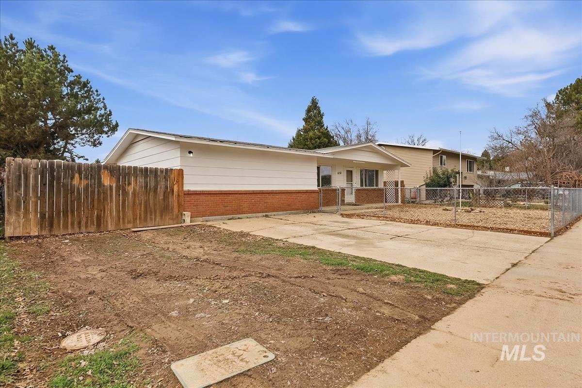 4151 N Patton