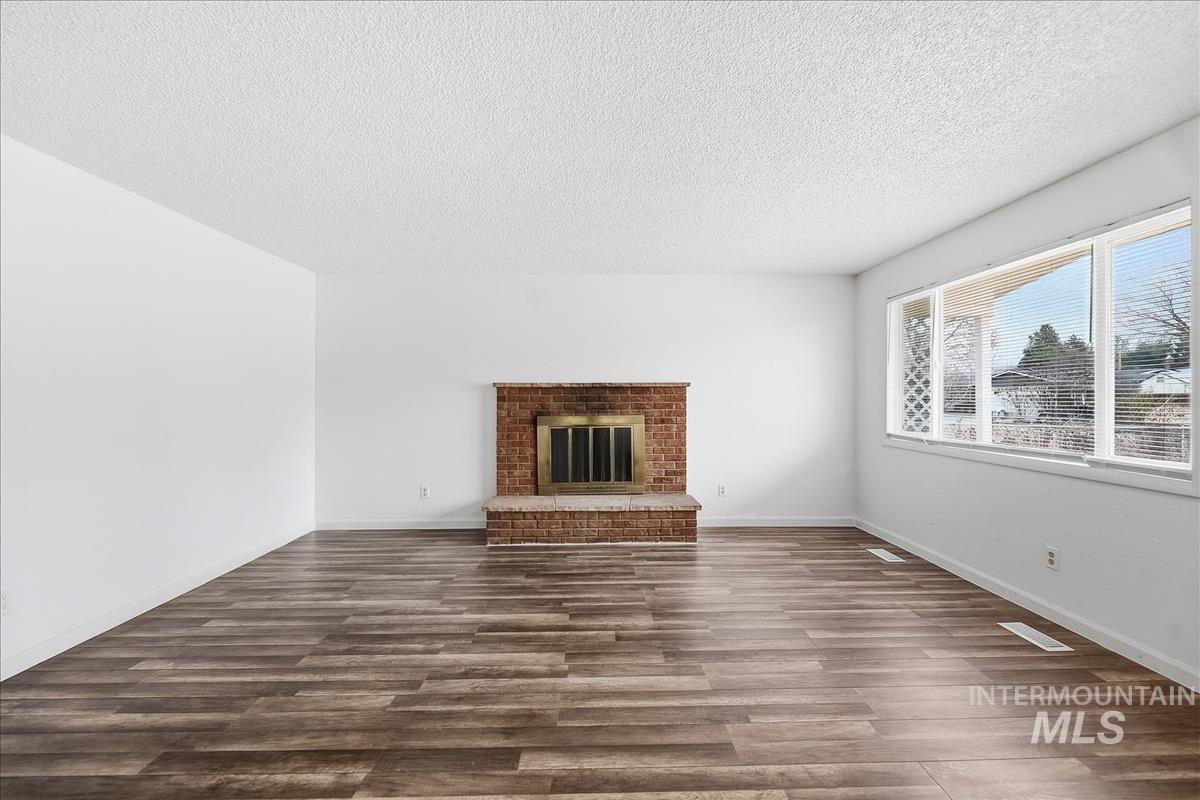 4151 N Patton