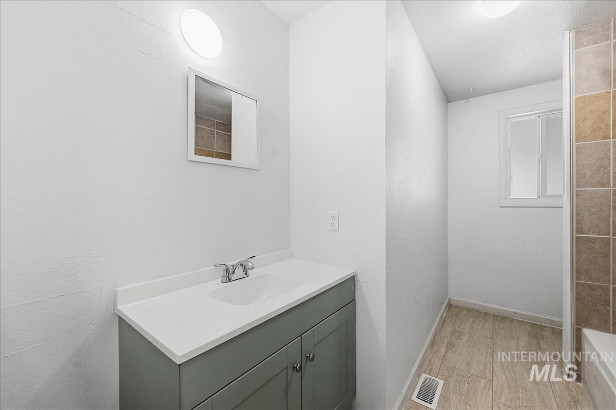 4151 N Patton