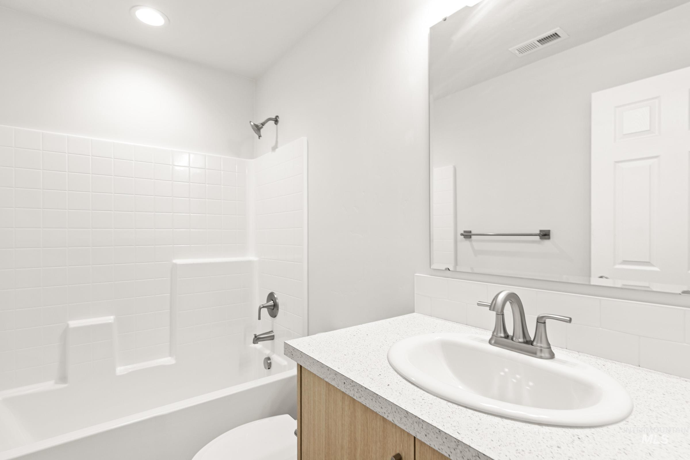 13736 Inman Ct