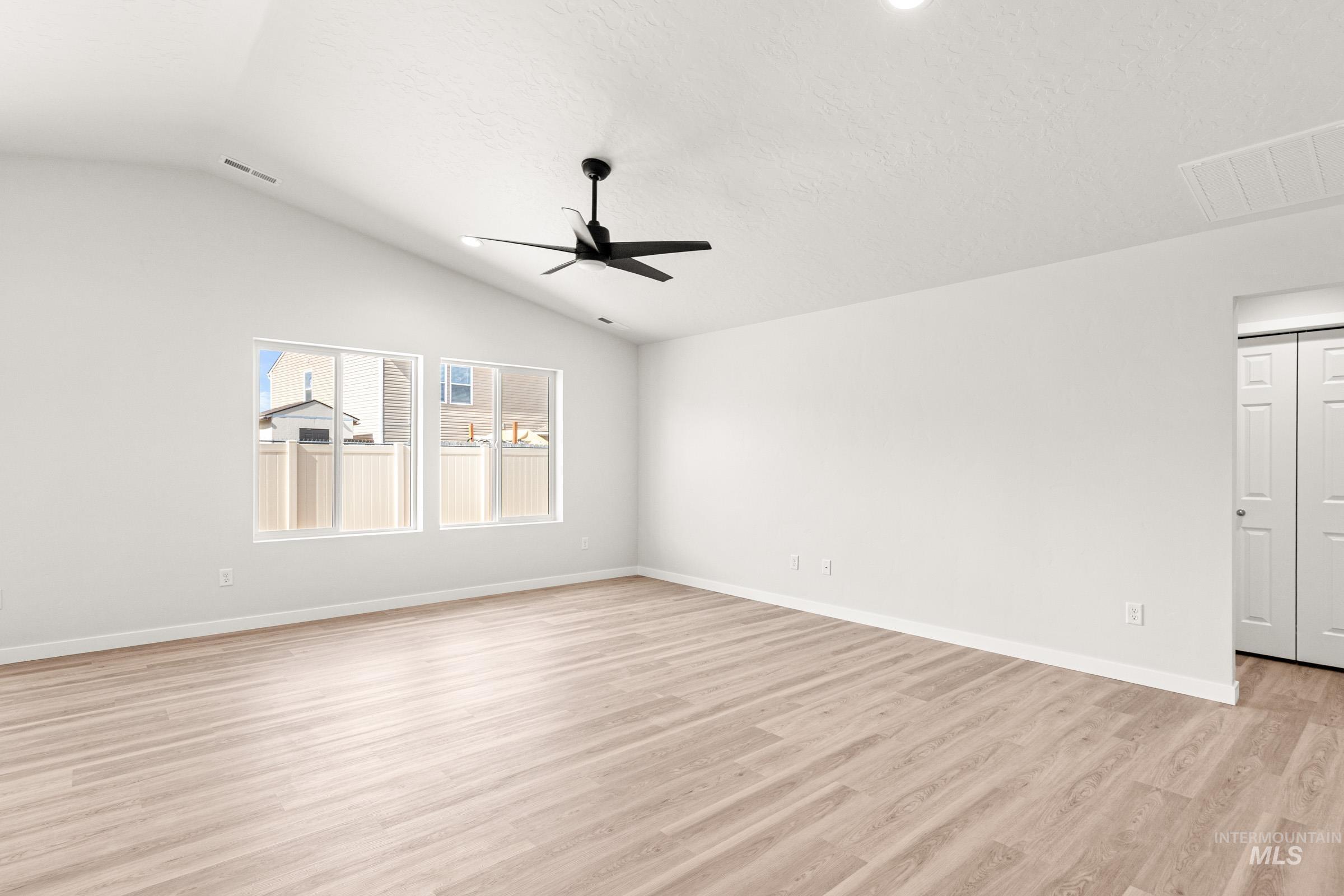 13736 Inman Ct