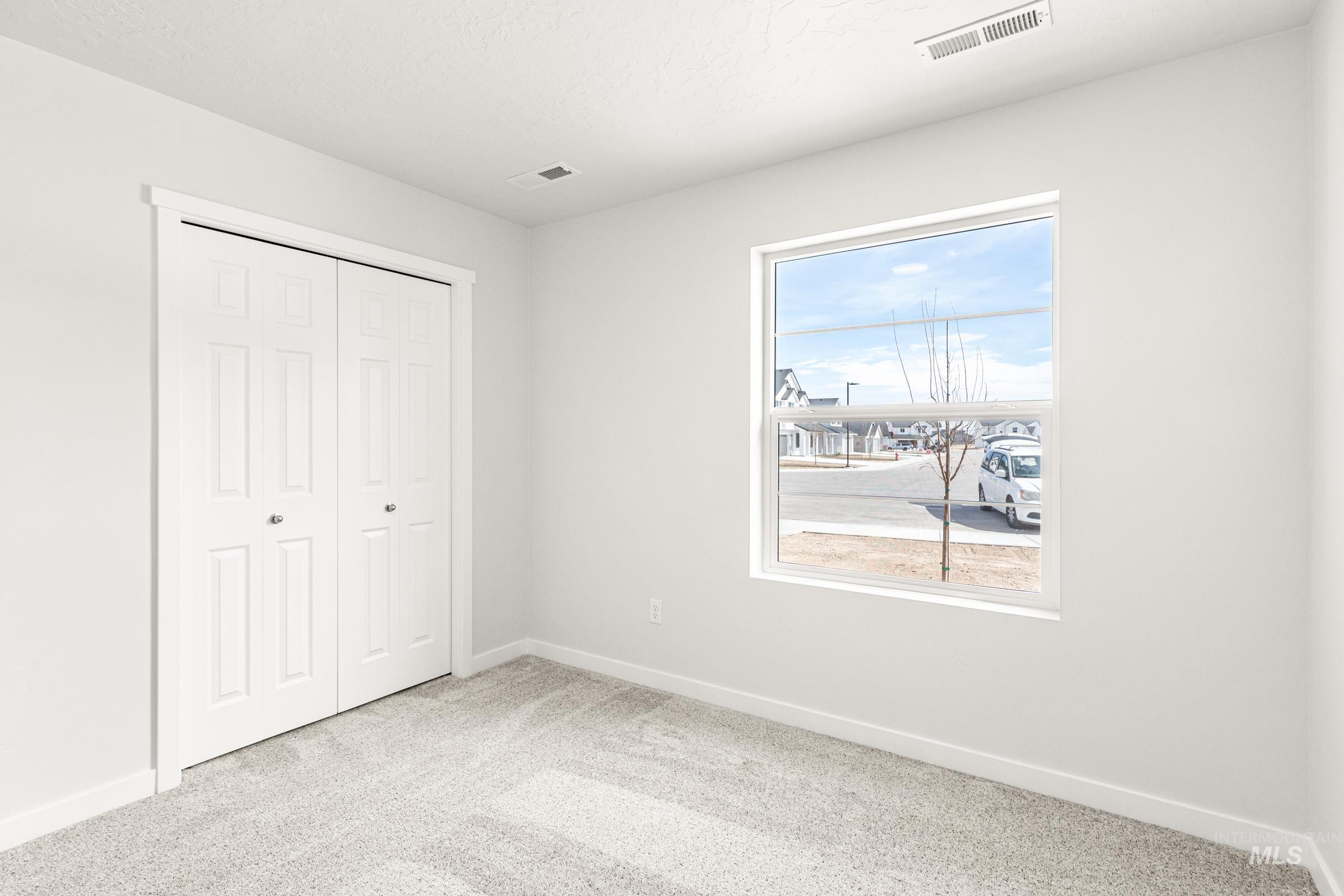 13736 Inman Ct