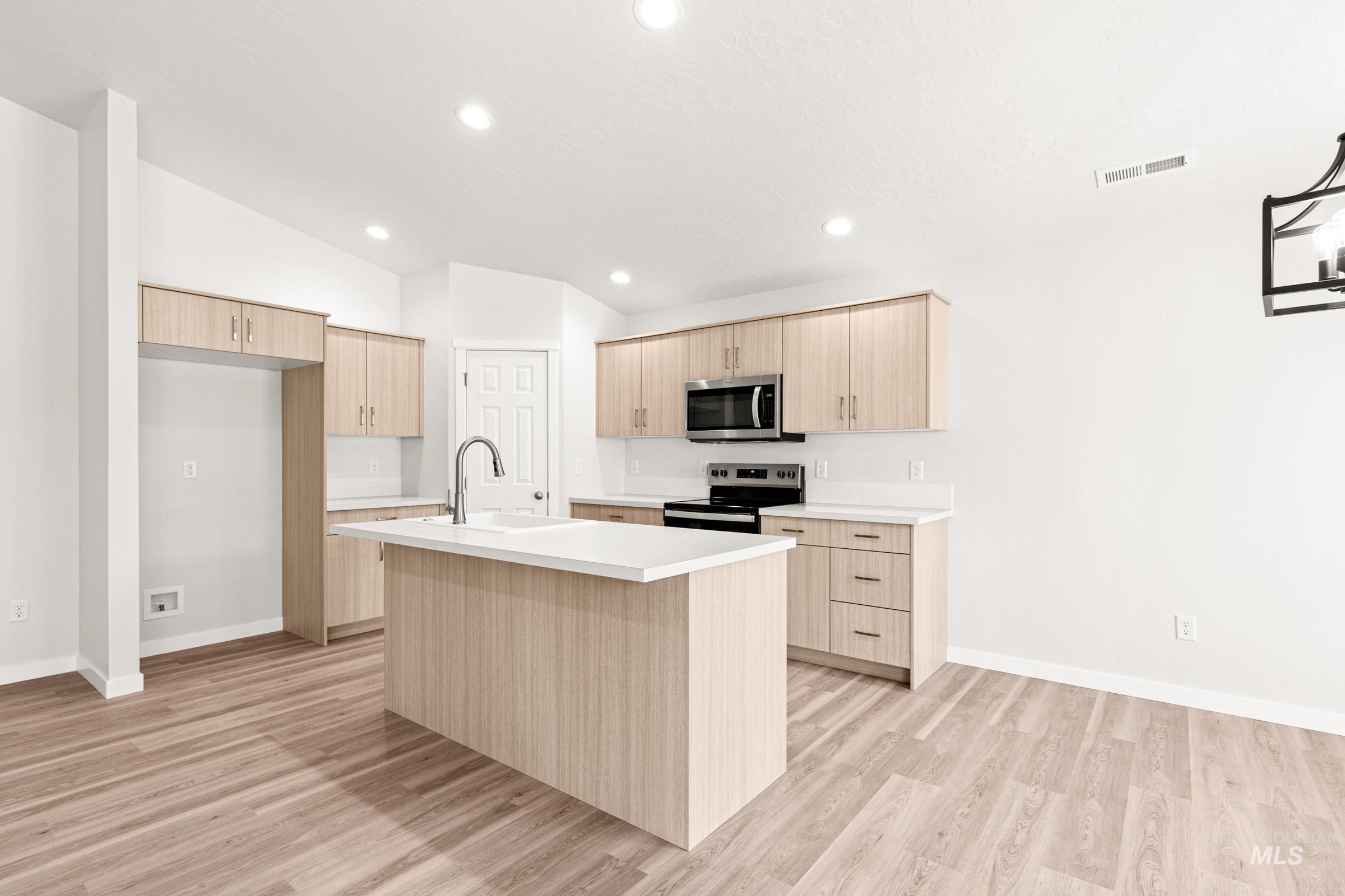 13736 Inman Ct