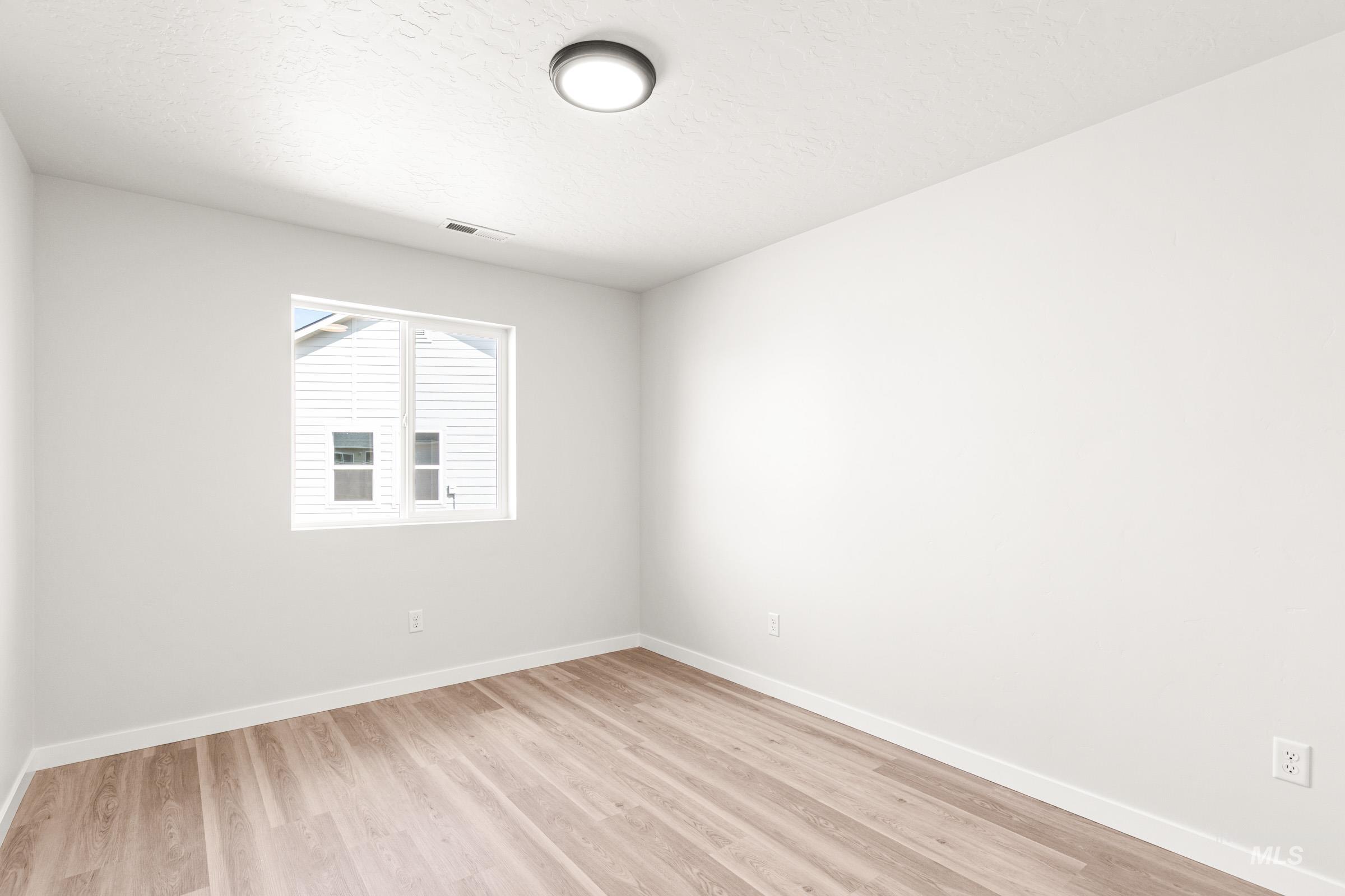 13736 Inman Ct