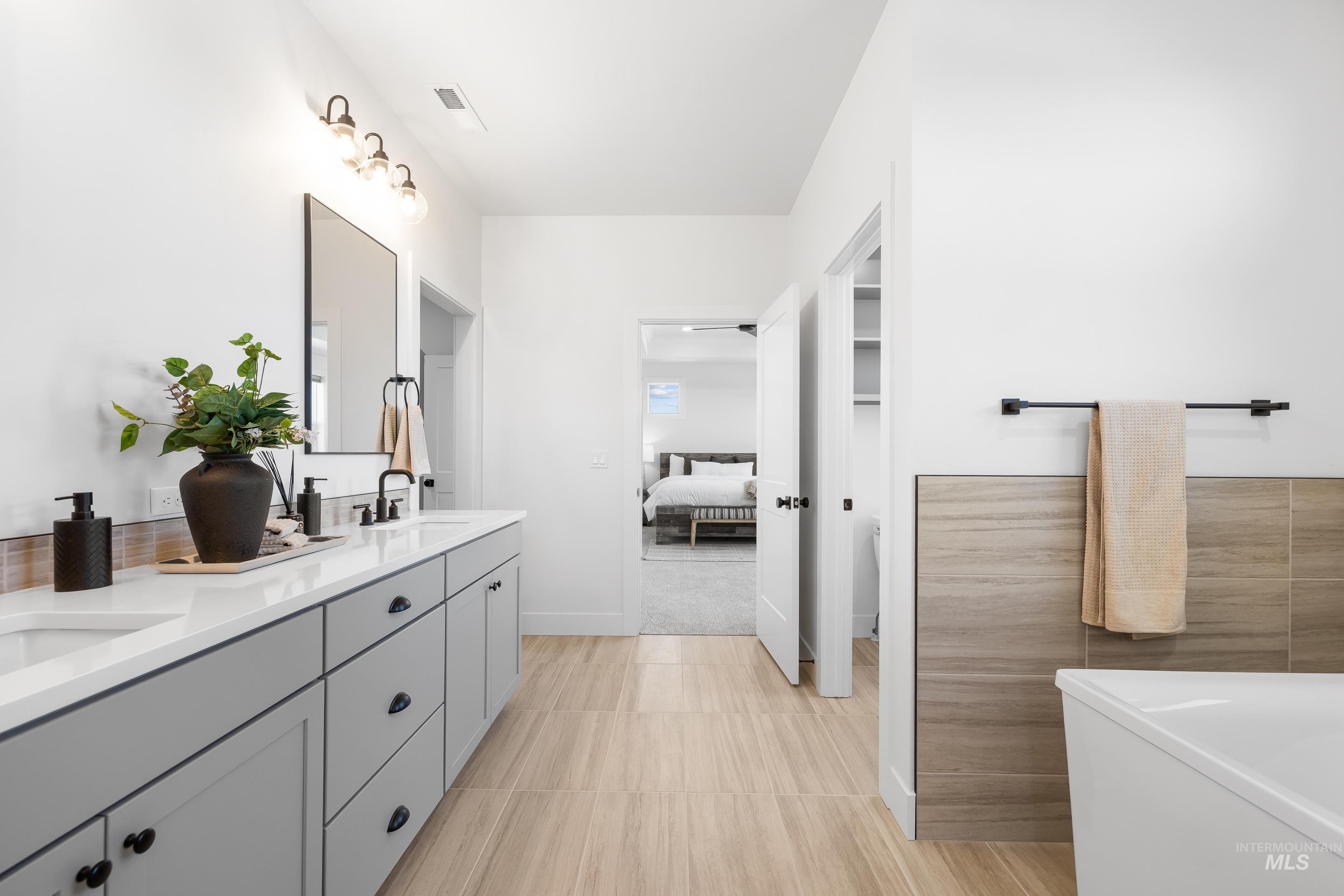 9848 W Aviara Street