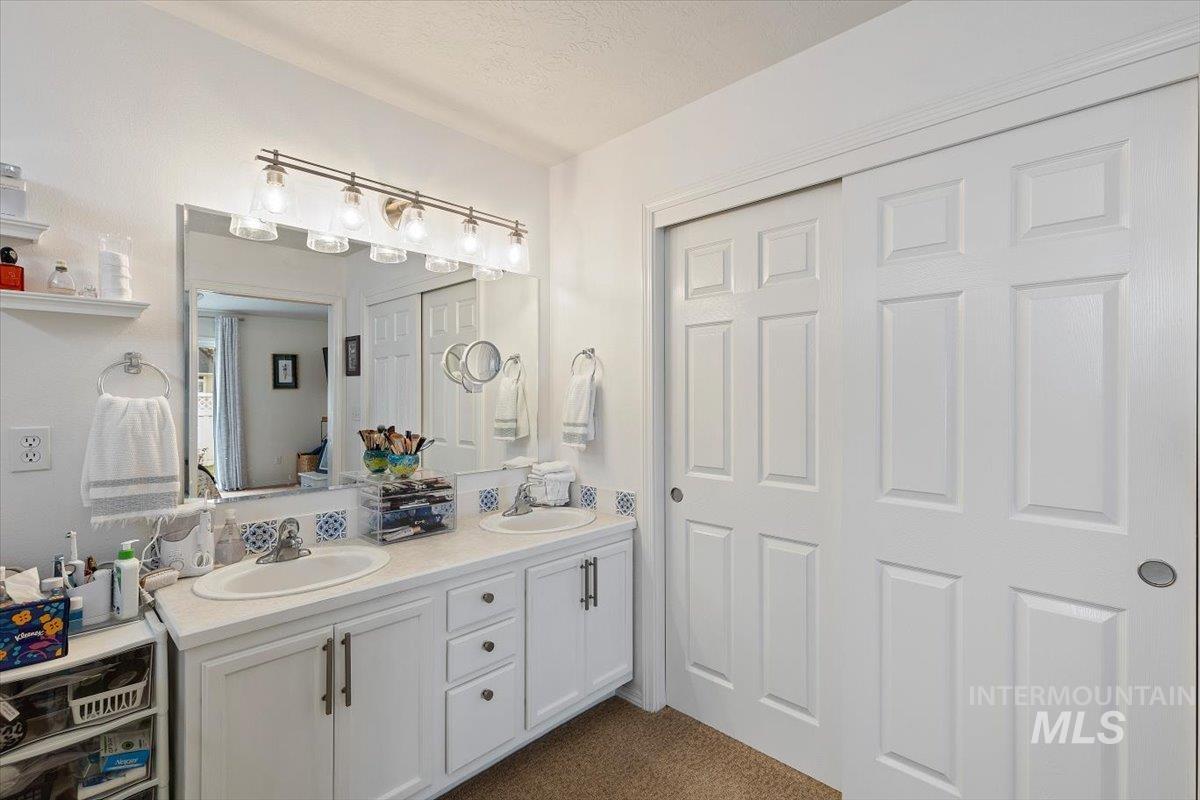 3357 W Fieldstream Ln