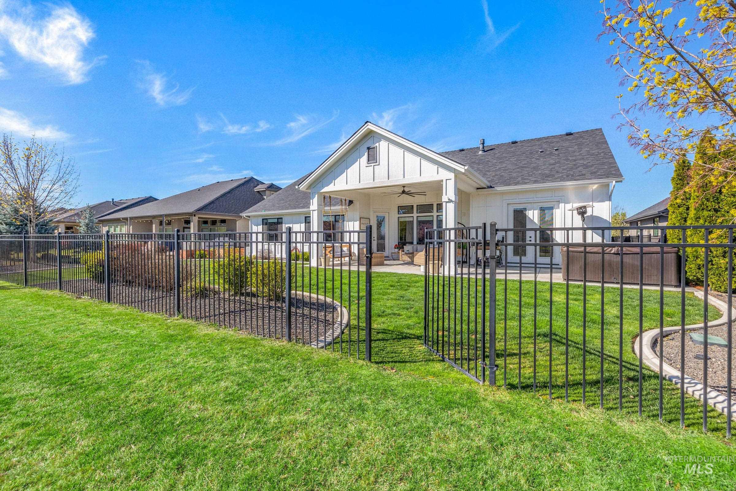 550 S Devon Ave