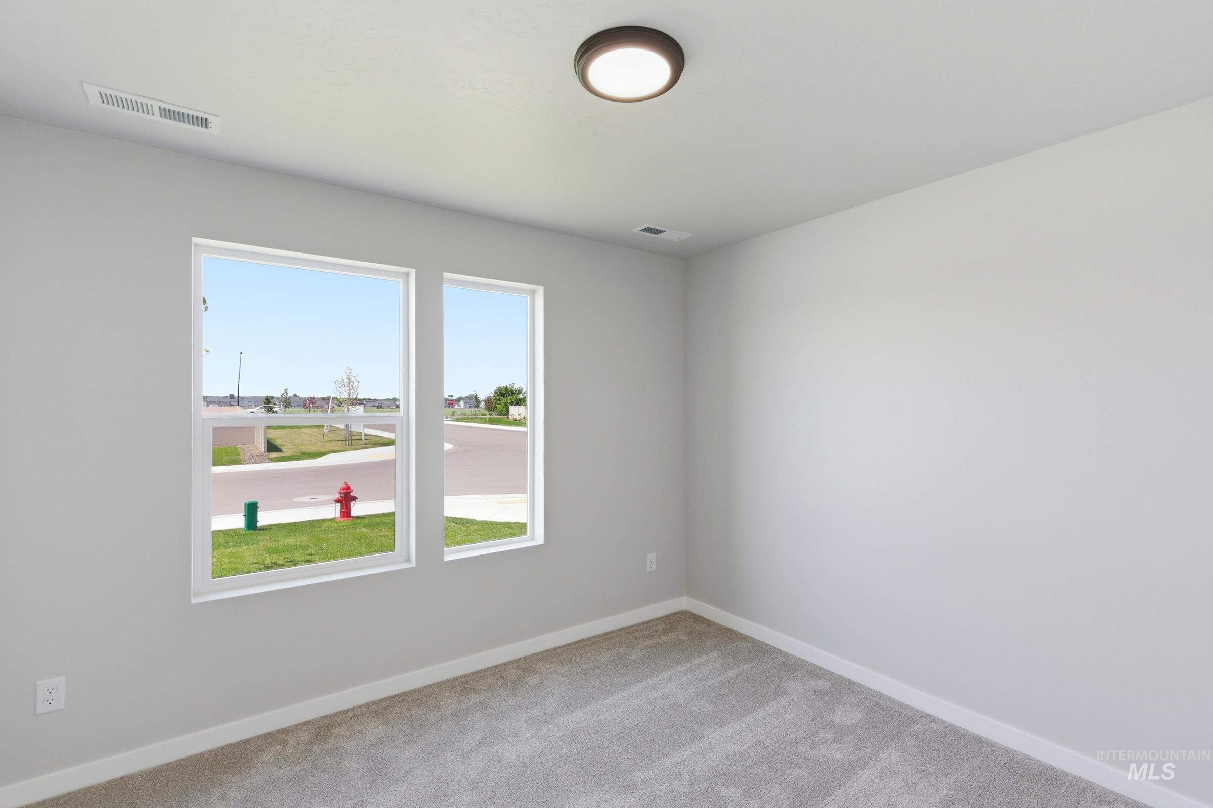 15290 Queensbury Ave