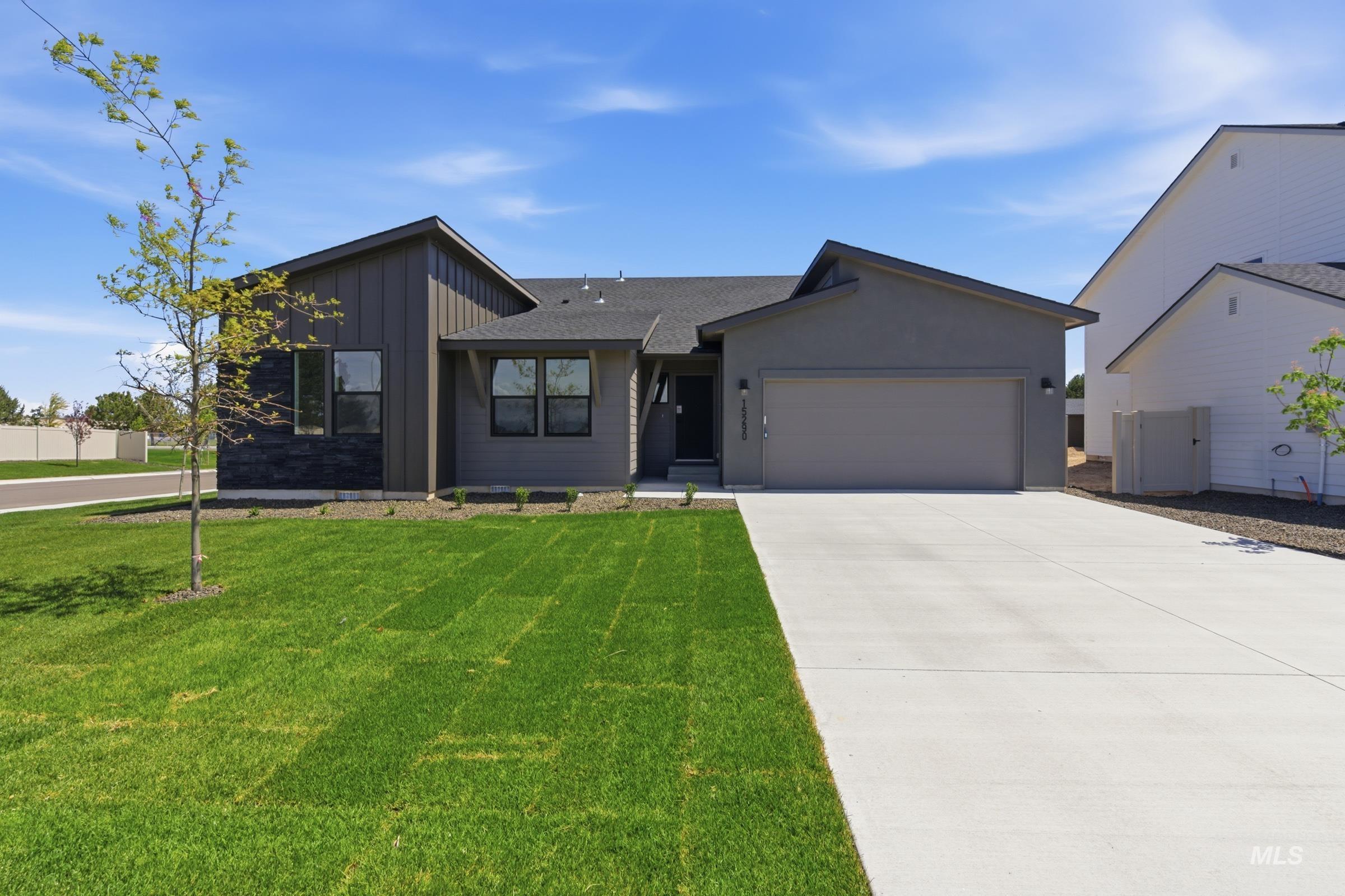 15290 Queensbury Ave