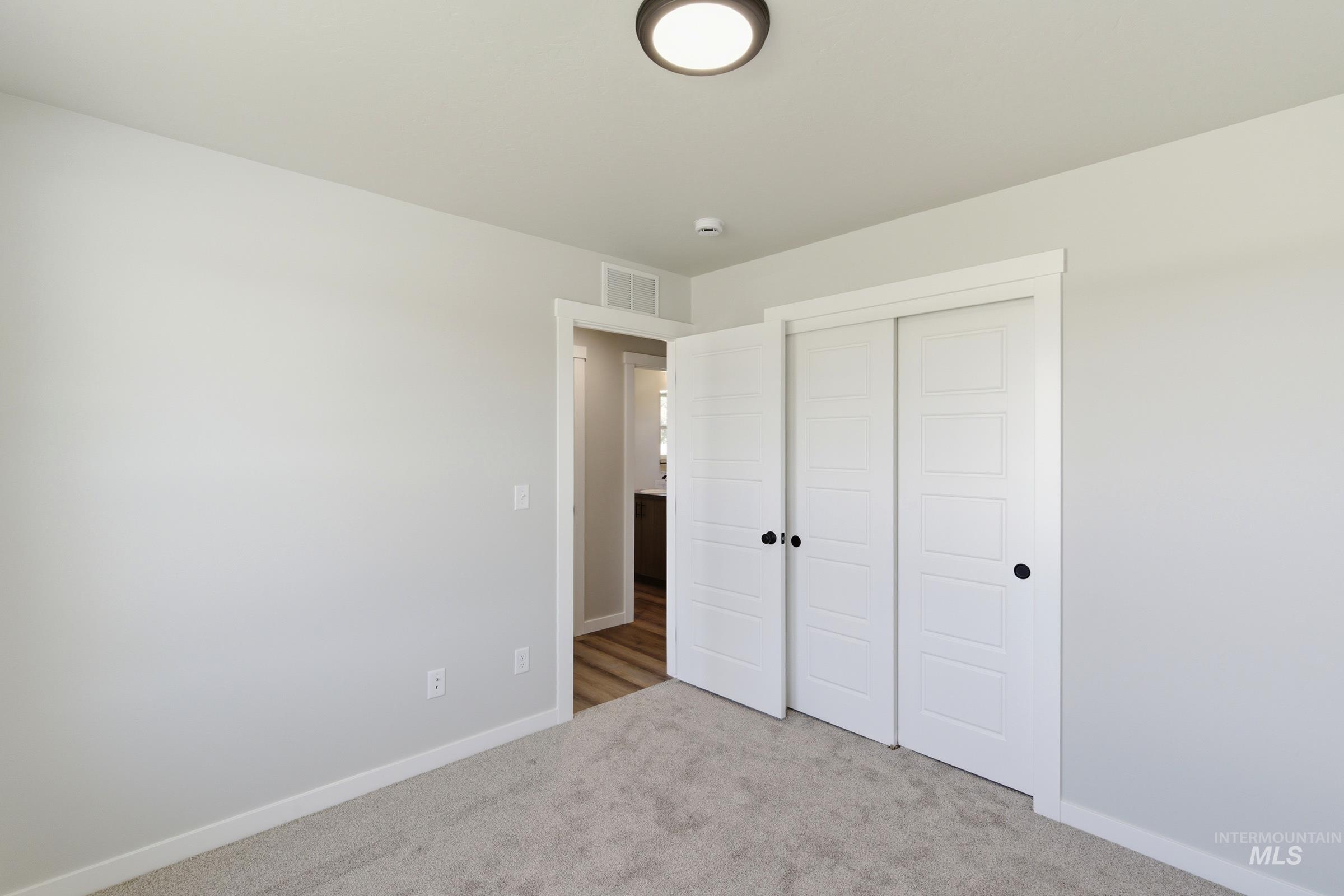 15290 Queensbury Ave