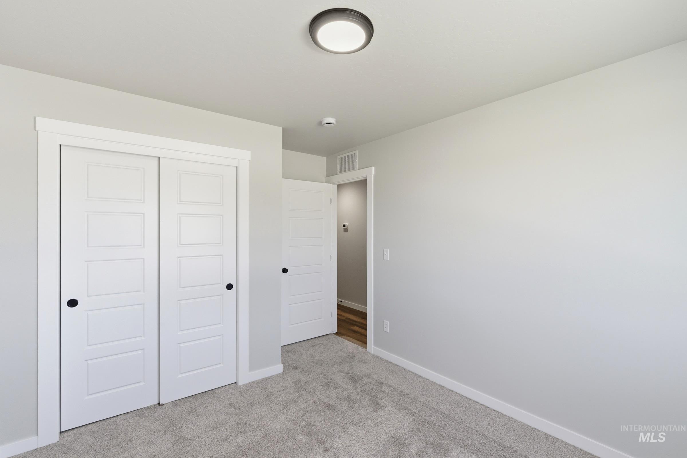 15290 Queensbury Ave
