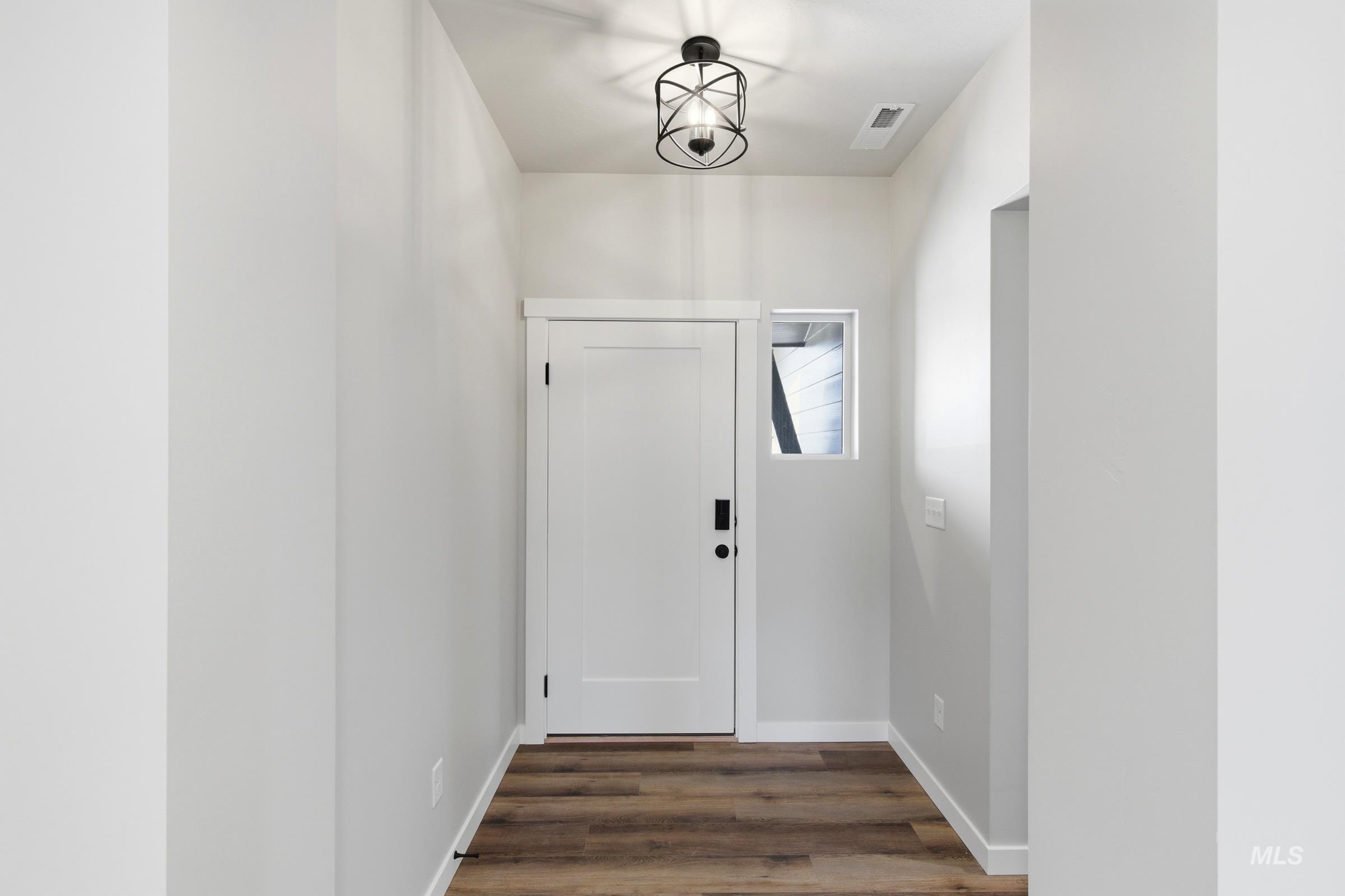 15290 Queensbury Ave