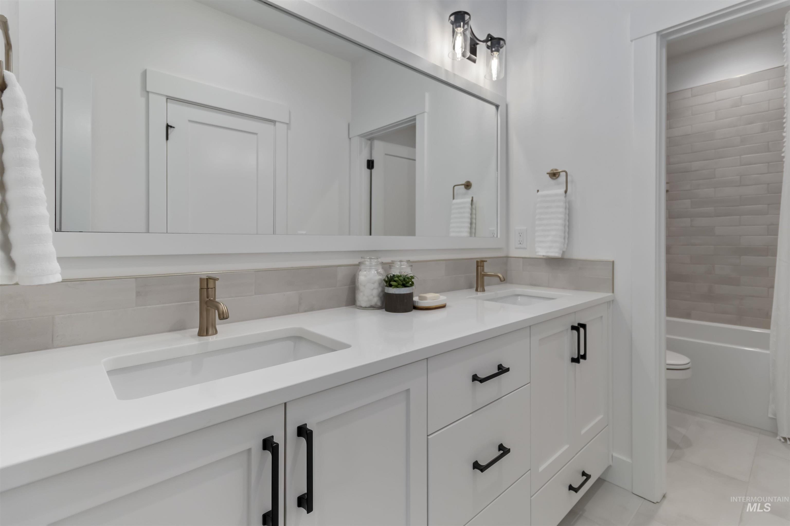 125 S Eagles Roost Way