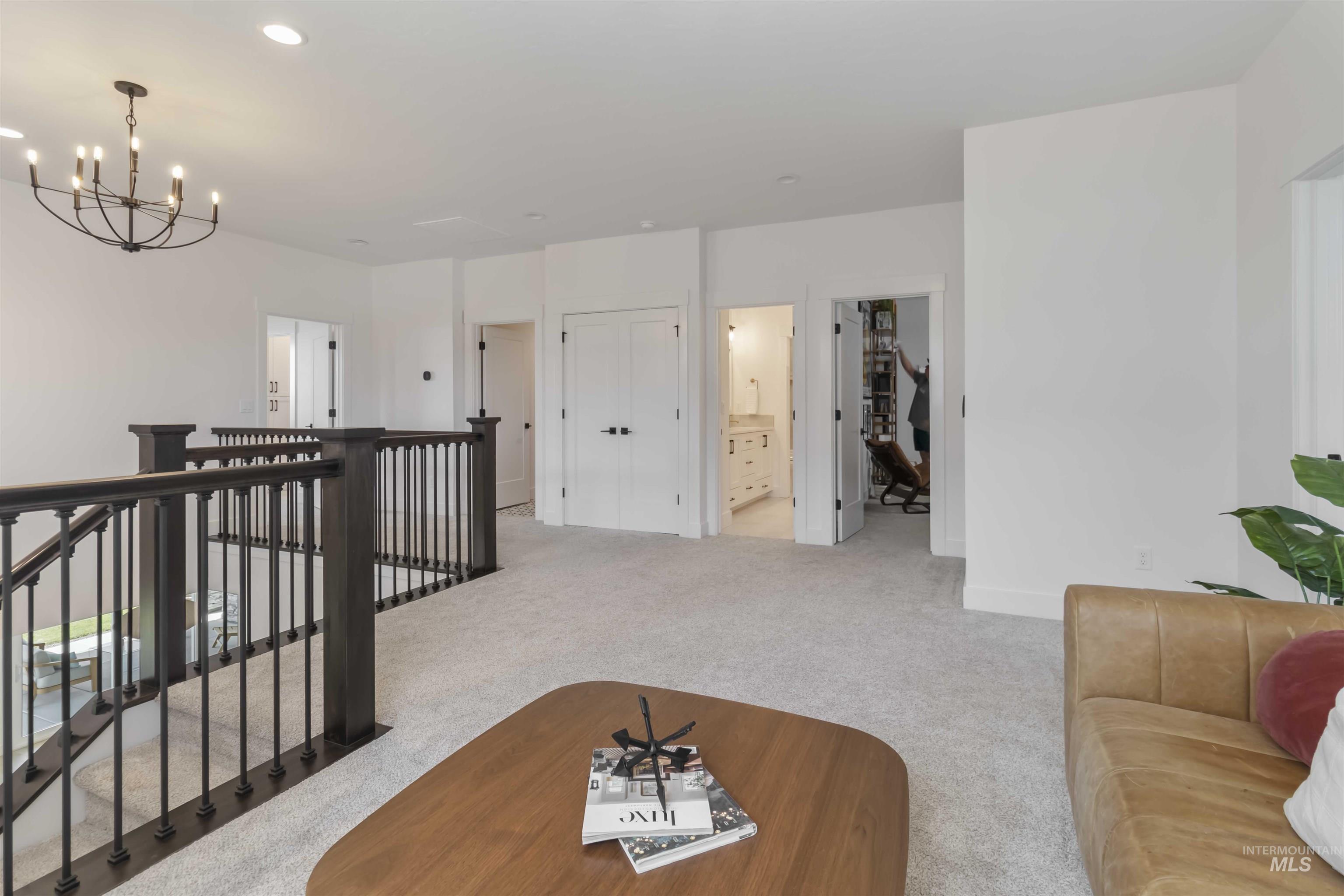 125 S Eagles Roost Way