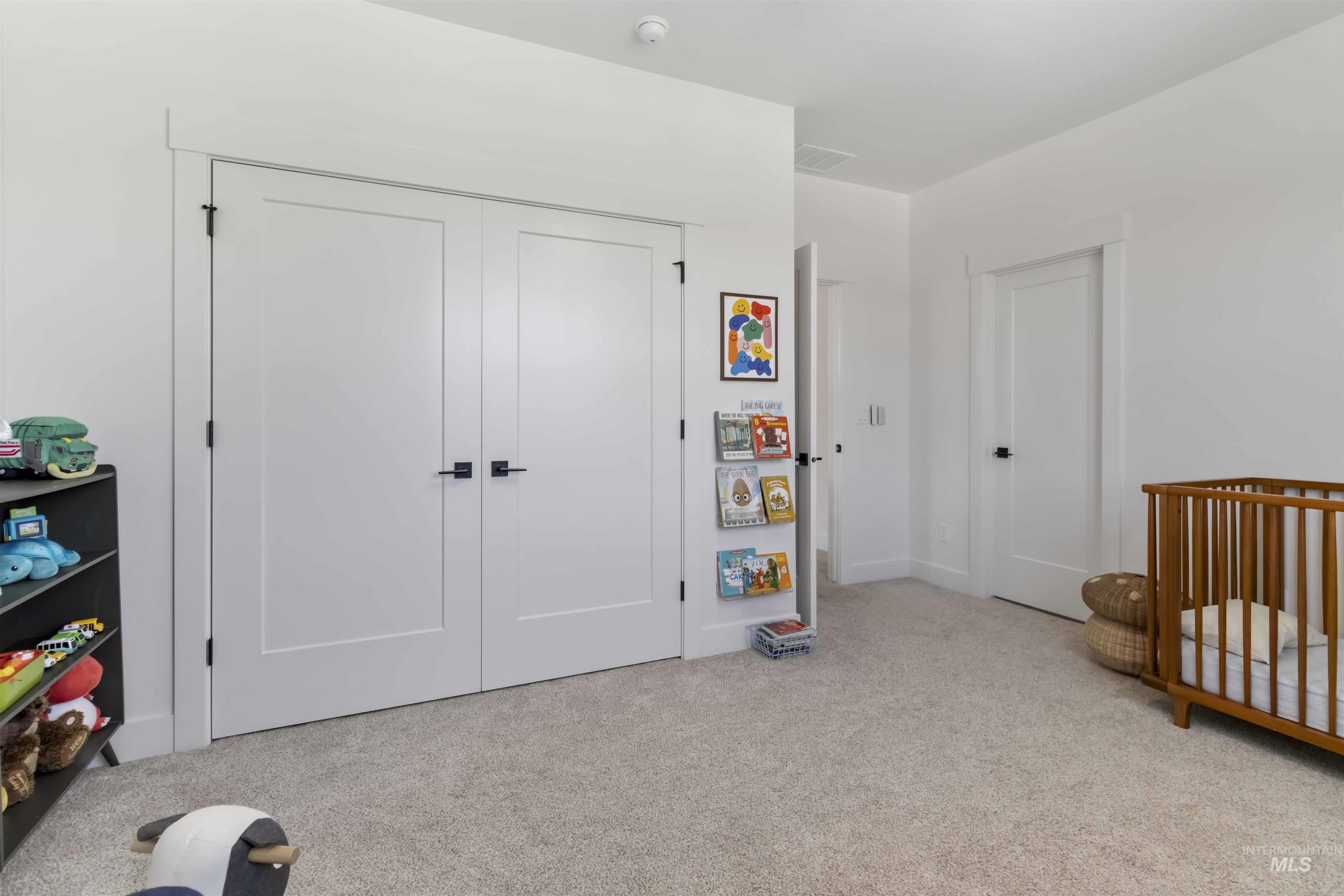 125 S Eagles Roost Way