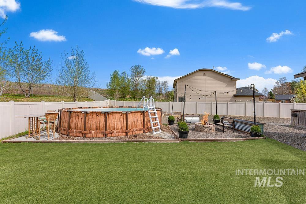1821 N Ok Corral Place