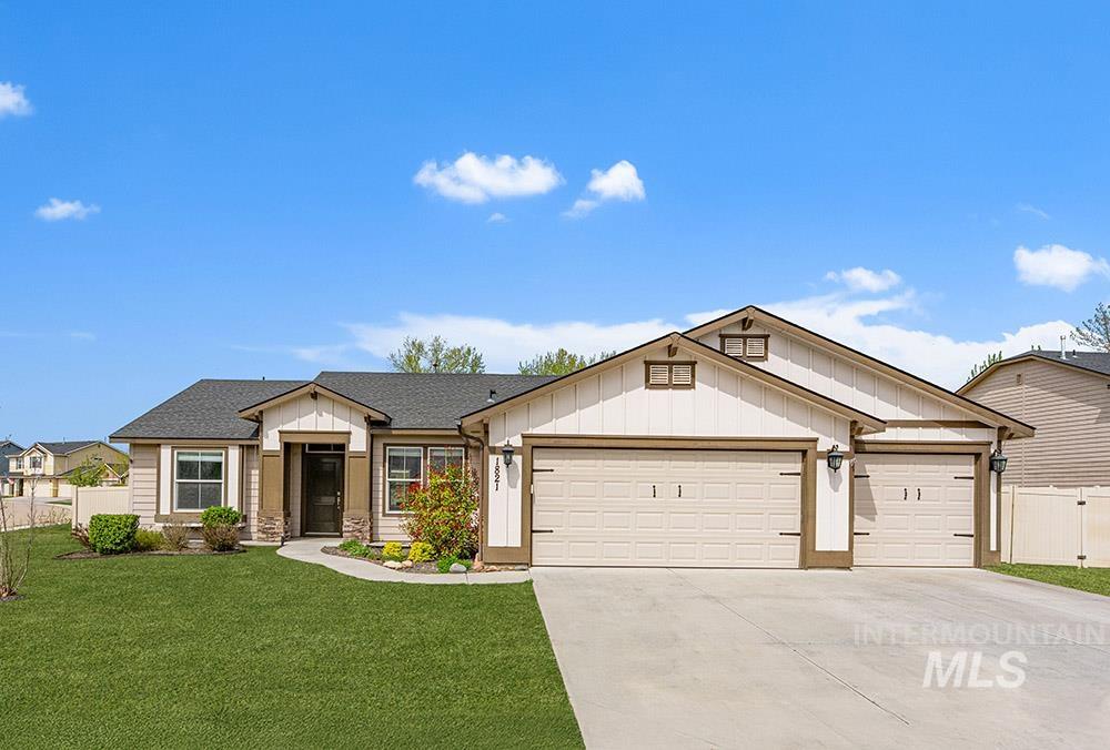 1821 N Ok Corral Place
