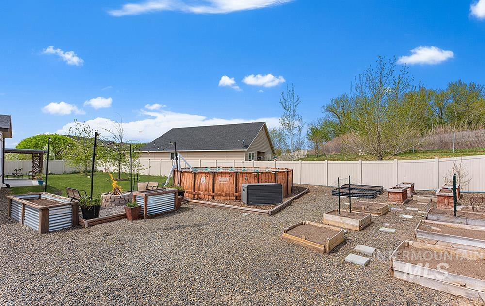 1821 N Ok Corral Place