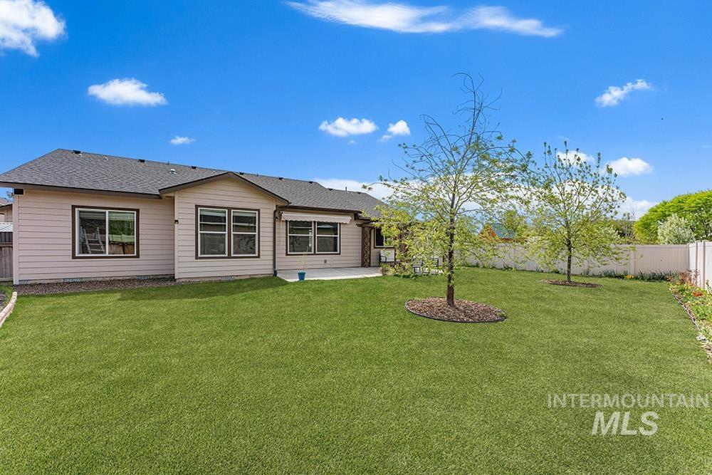 1821 N Ok Corral Place