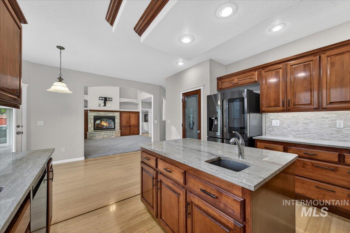 462 S Waterton Ave