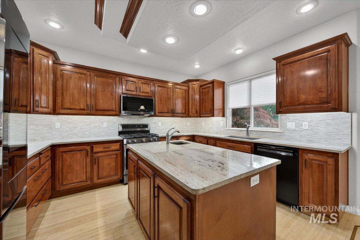 462 S Waterton Ave