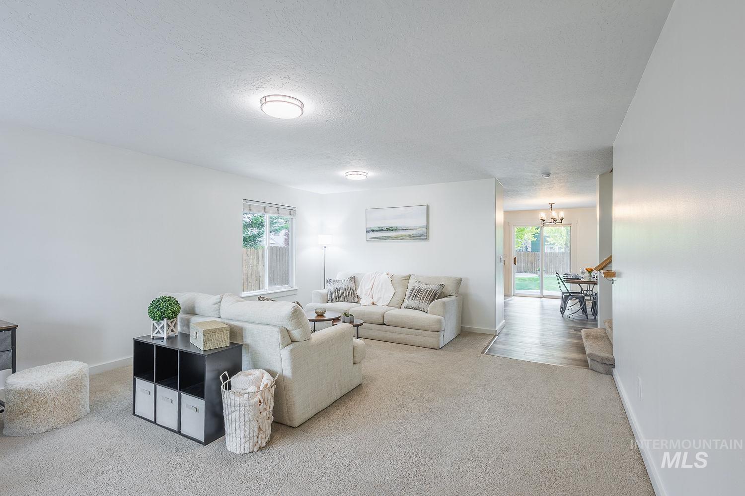 17362 N Midsummers Ln