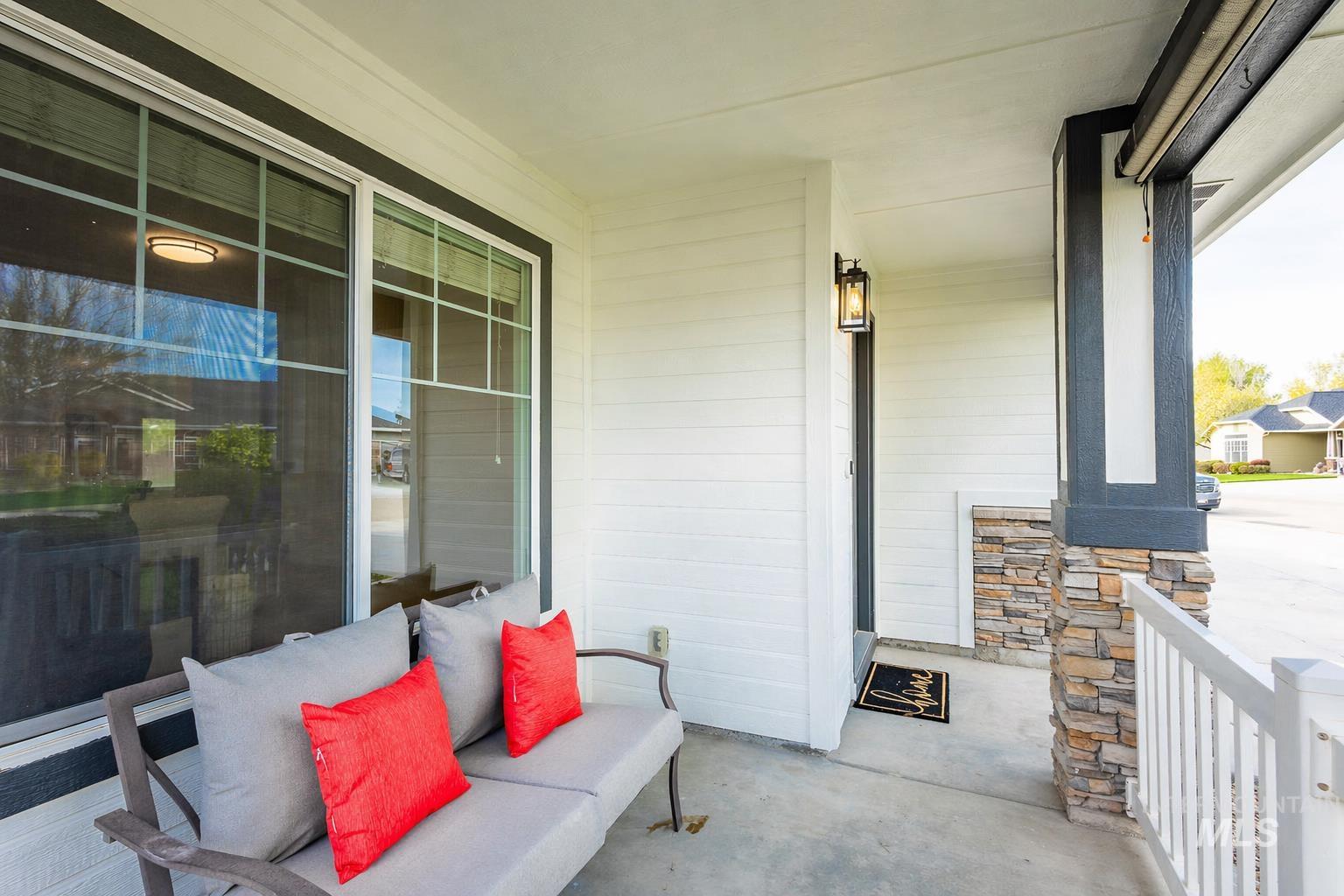 17362 N Midsummers Ln