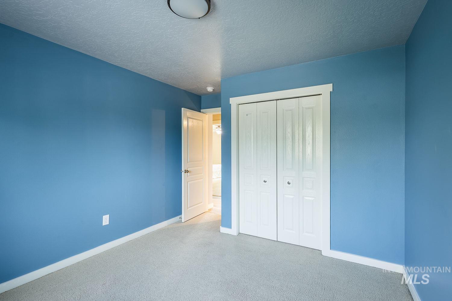 17362 N Midsummers Ln