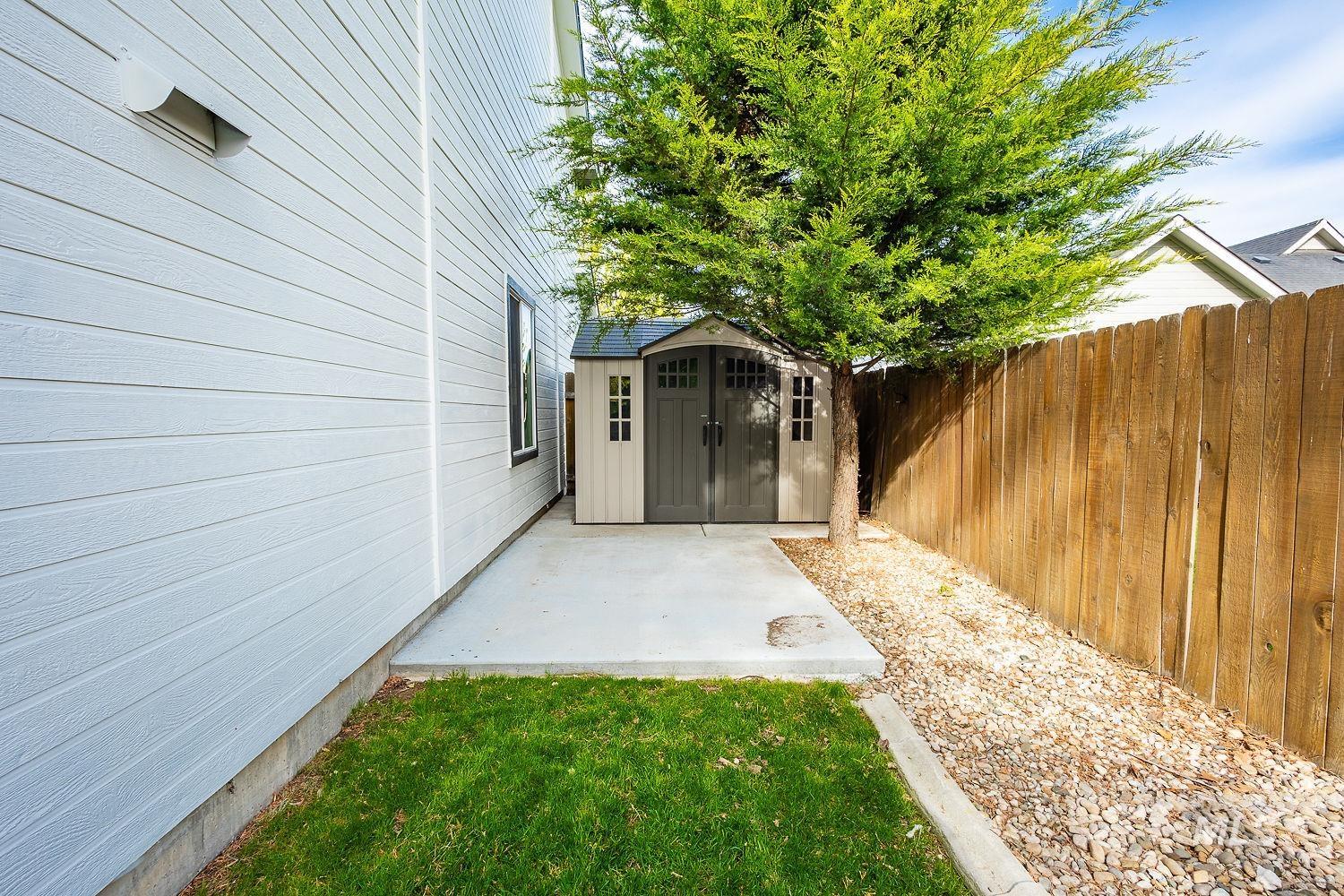 17362 N Midsummers Ln