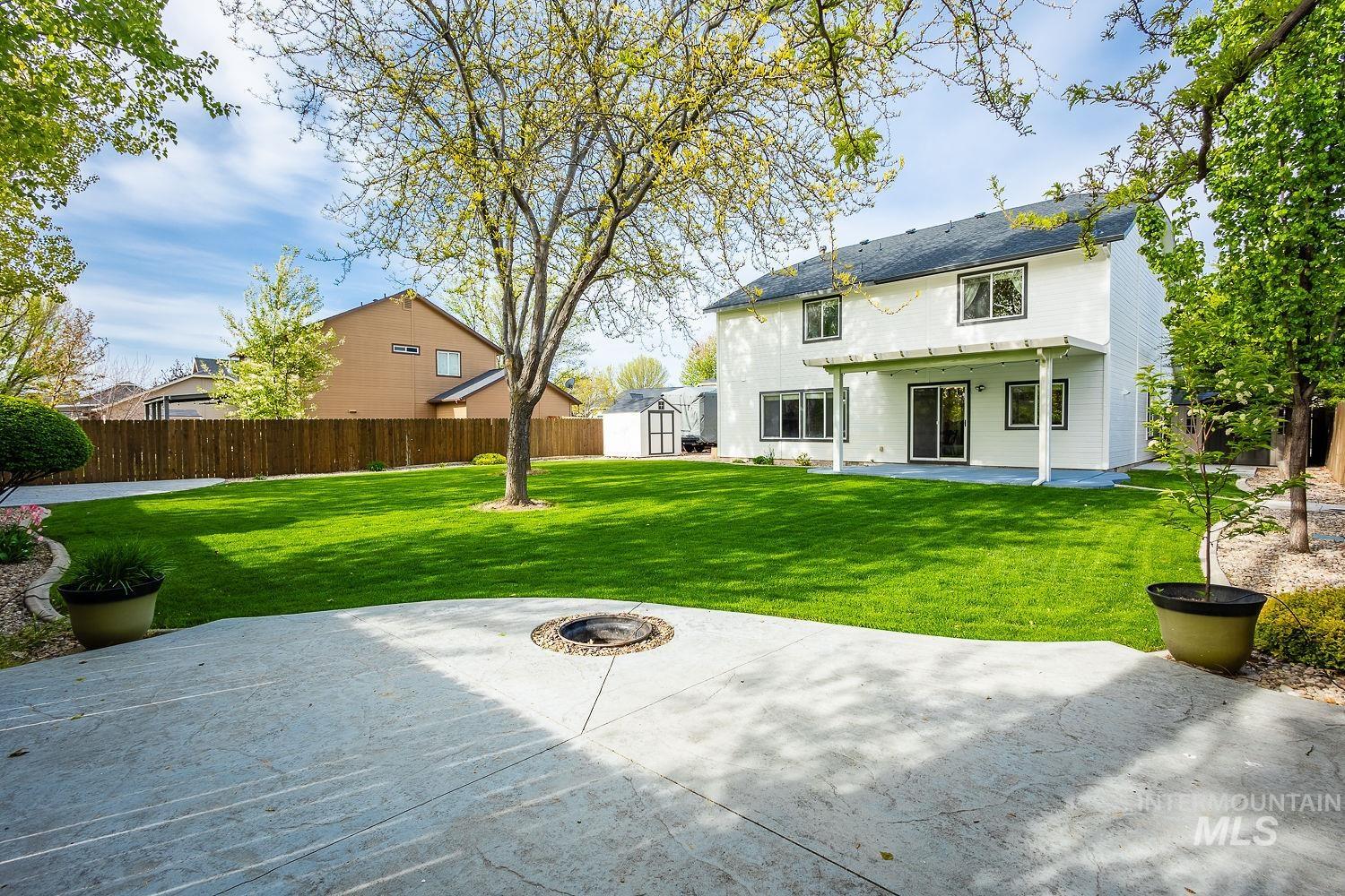 17362 N Midsummers Ln