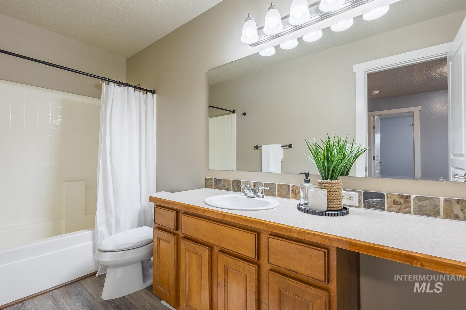 17362 N Midsummers Ln