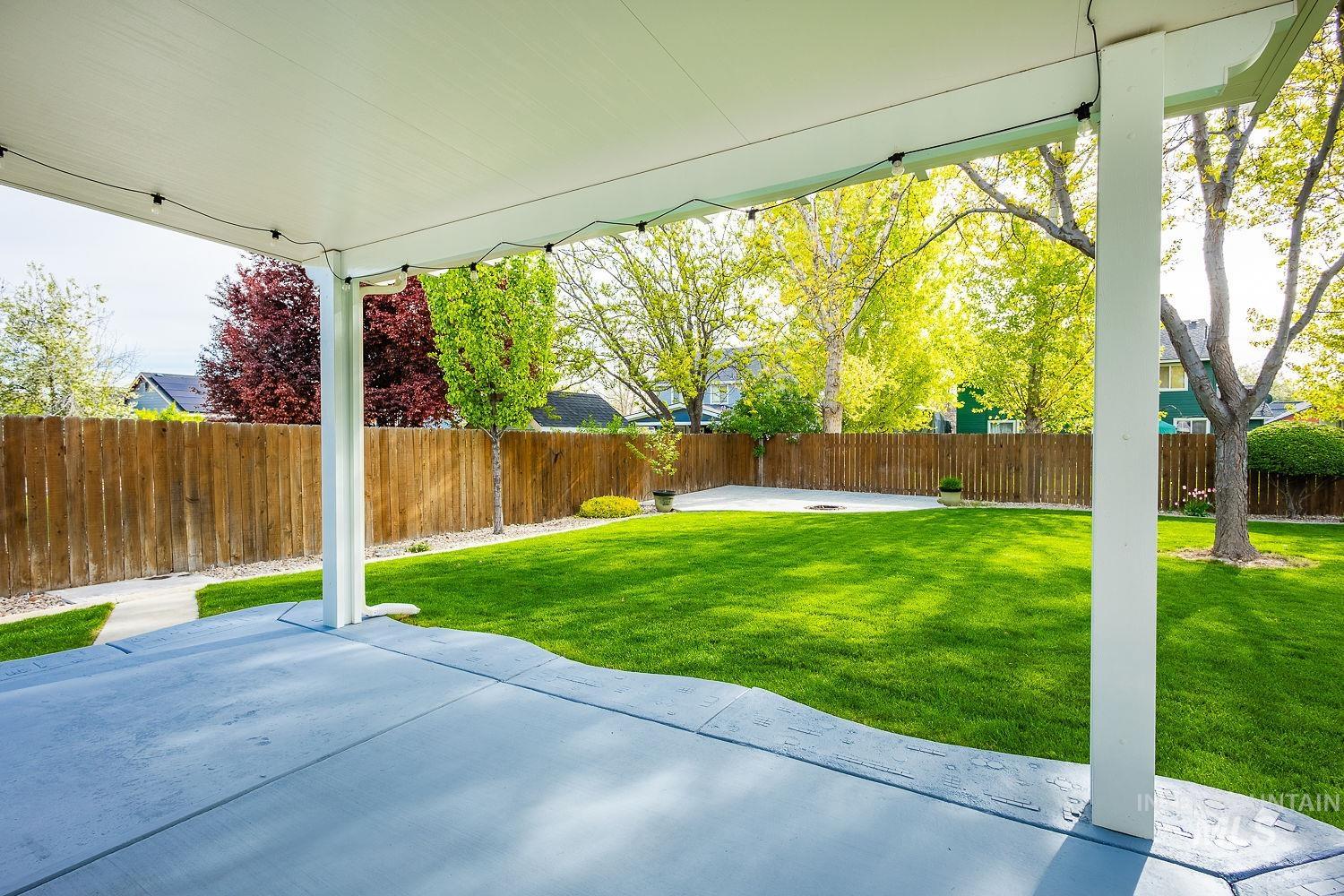 17362 N Midsummers Ln