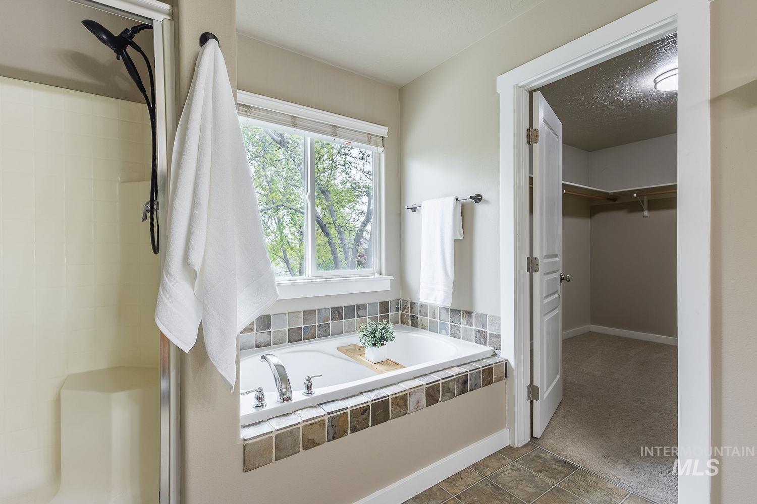 17362 N Midsummers Ln