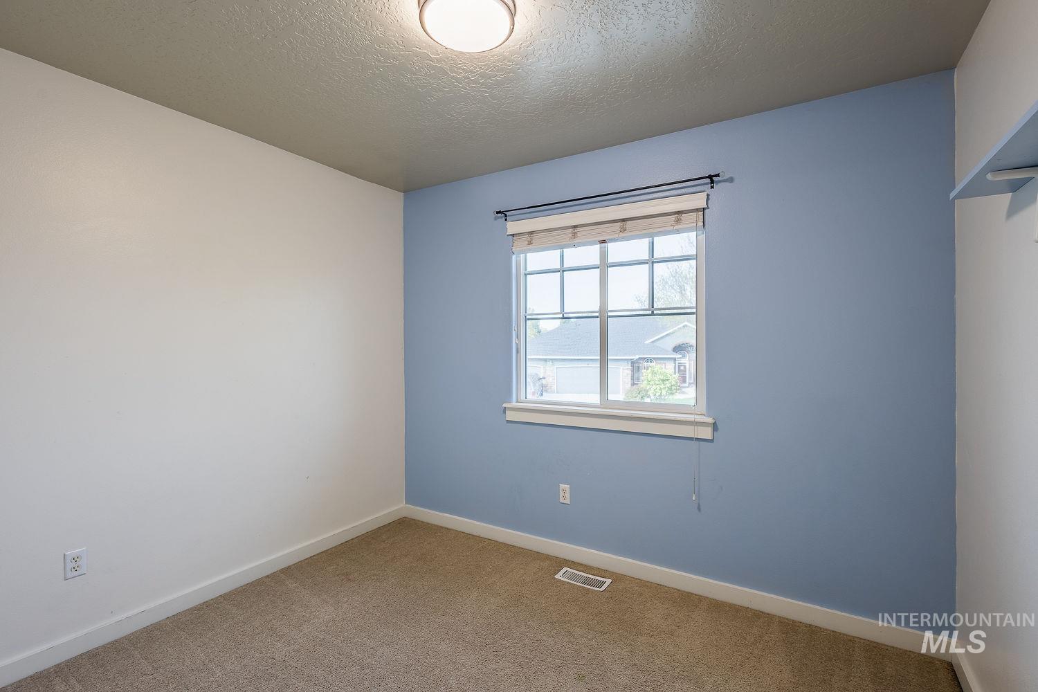 17362 N Midsummers Ln