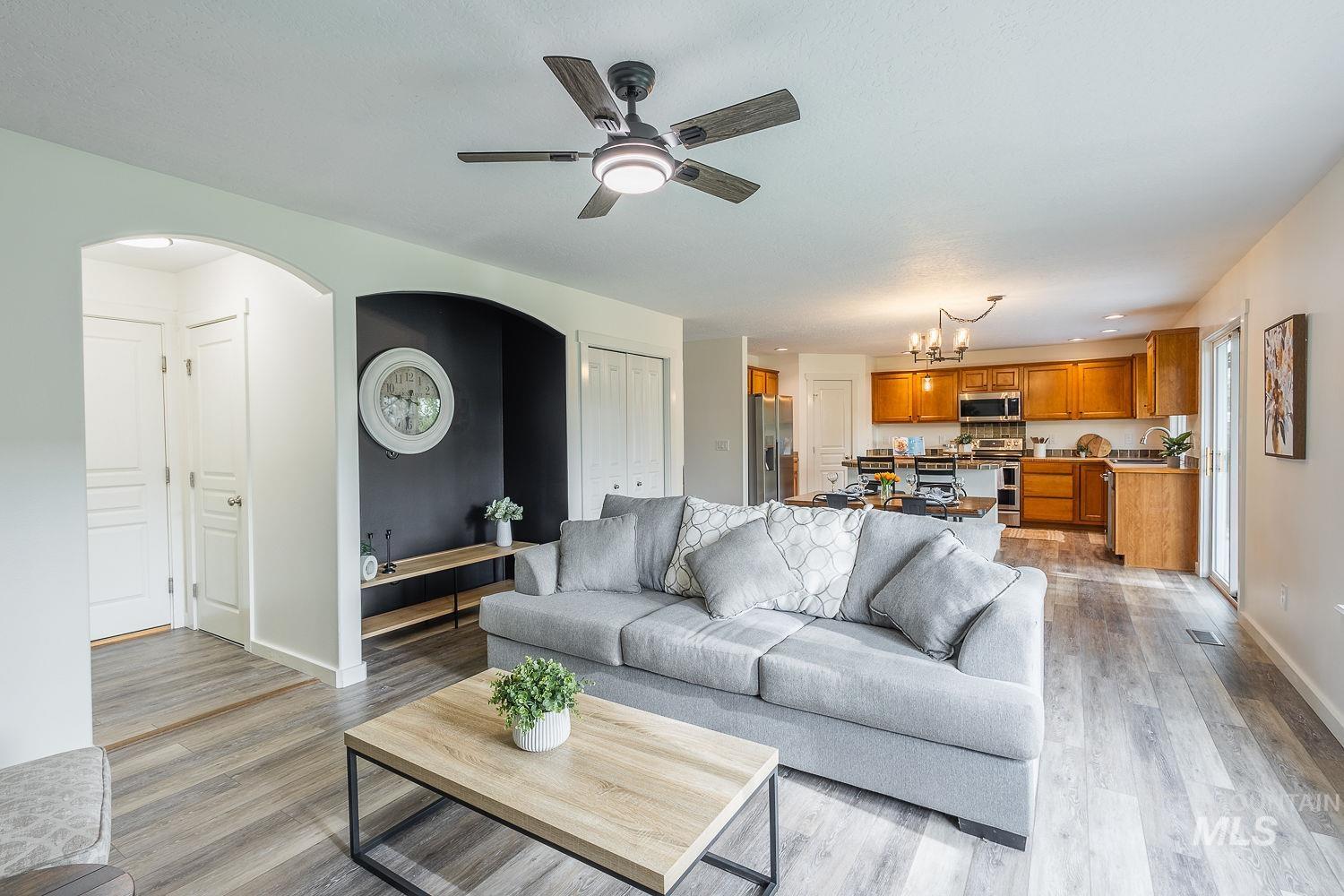 17362 N Midsummers Ln