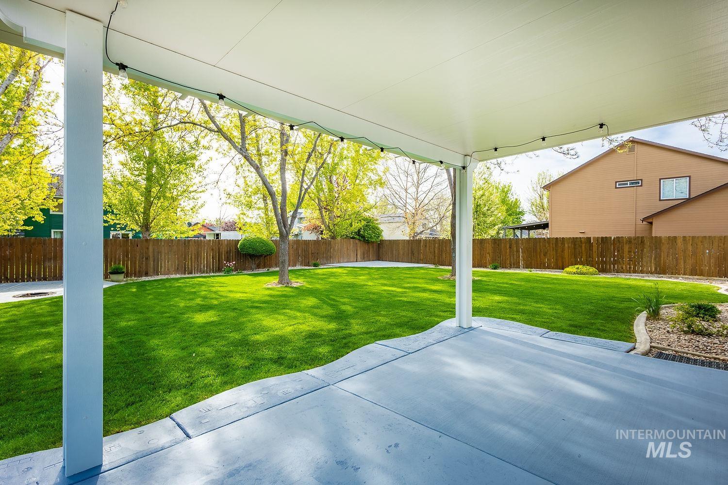 17362 N Midsummers Ln