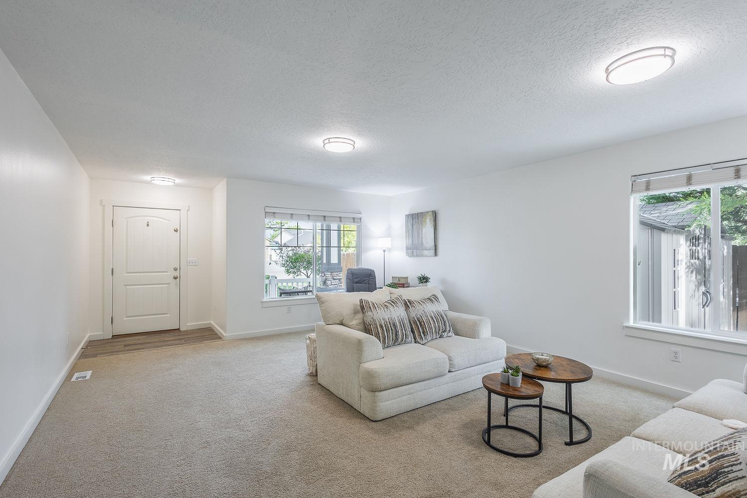 17362 N Midsummers Ln